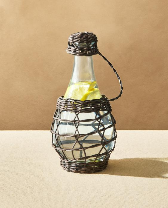 GLASS BOTTLE WITH RATTAN STOPPER