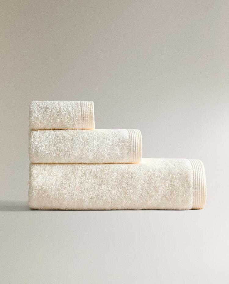 منشفة حمام من الحرير المخلوط (600 غxم²) منشفة حمام من الحرير المخلوط (600 غxم²)