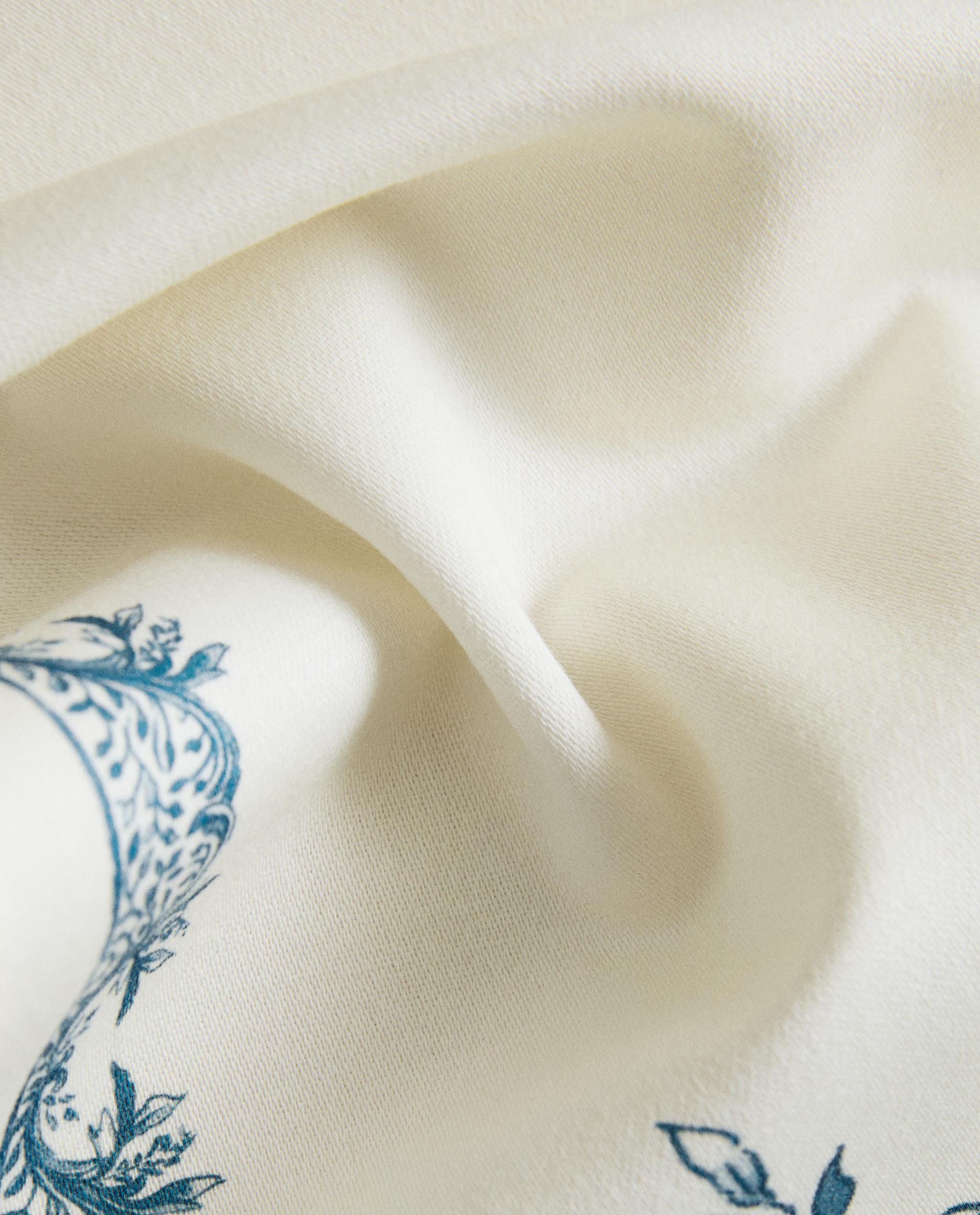 PRINTED SATEEN TABLE RUNNER product thumbnail 4