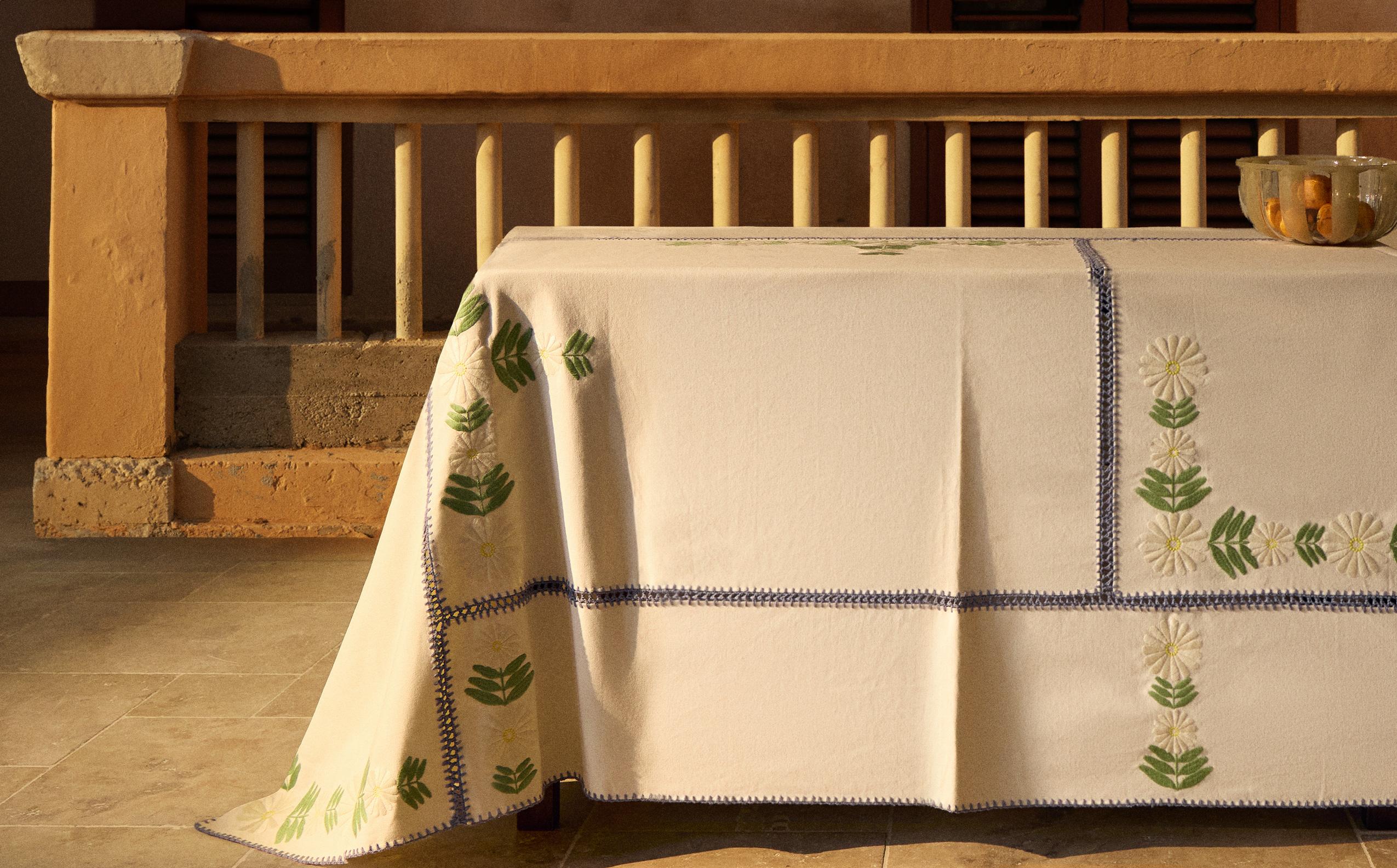 COTTON TABLECLOTH WITH CONTRAST EMBROIDERY