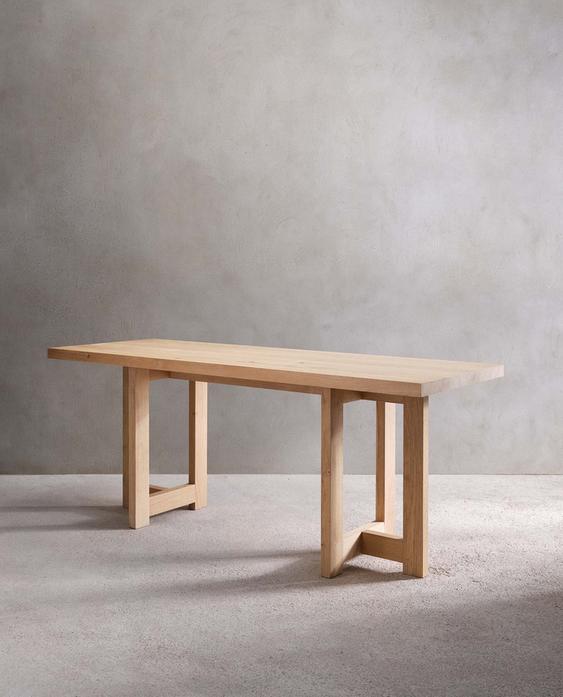 Elegant Wooden Desk 01 - Timeless Style & Craftsmanship
