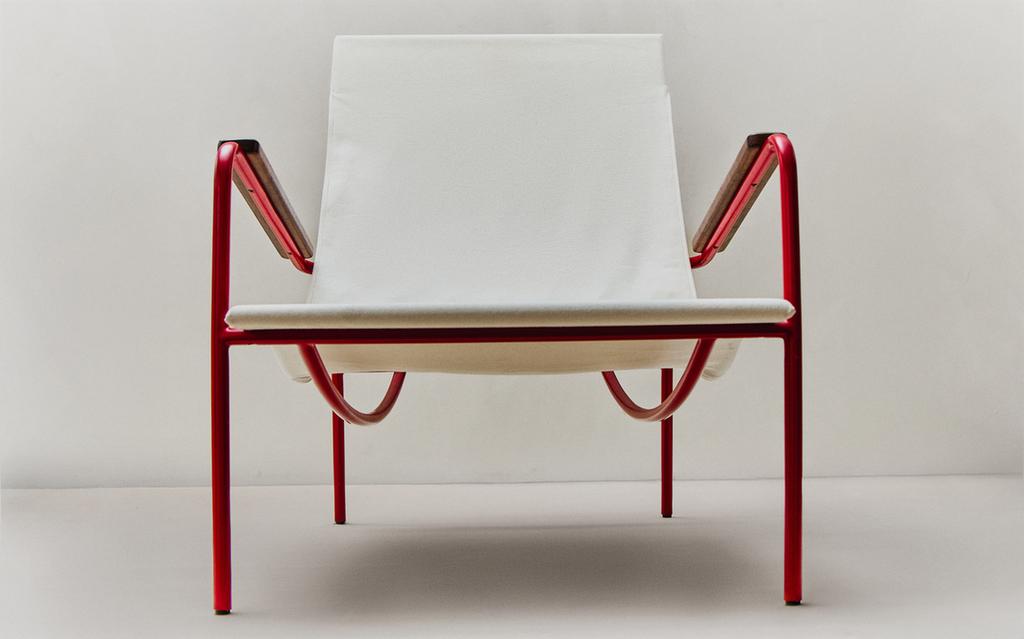 GEKLEURDE METALEN STOEL MET STRUCTUUR