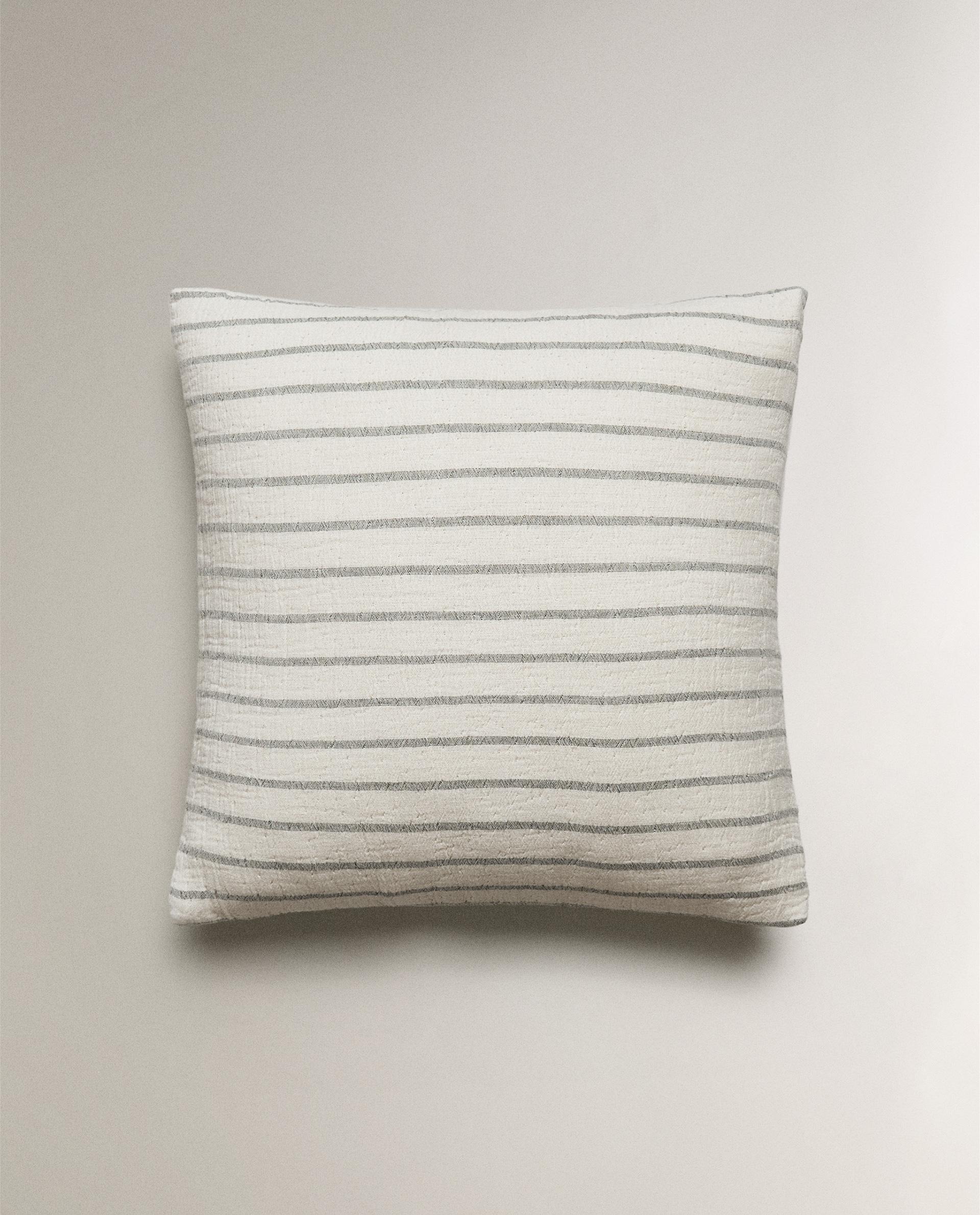 サラグレース クッションｘ2個セット　未使用保管品 サラグレース クッションx2個セット 未使用保管品 クッション