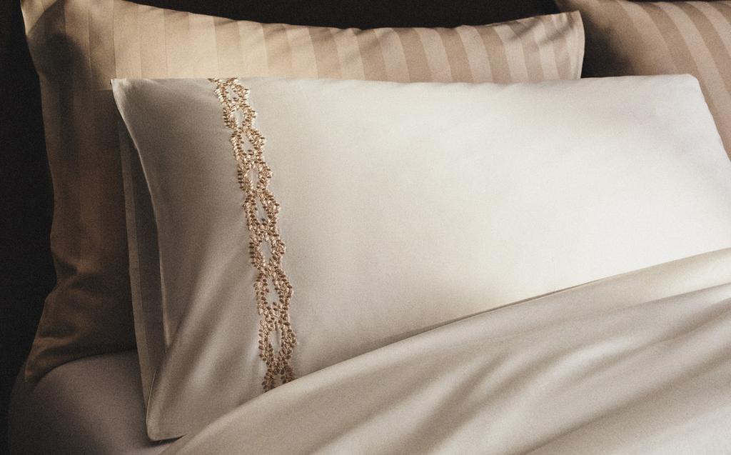 EMBROIDERED SATEEN PILLOWCASE EMBROIDERED SATEEN PILLOWCASE