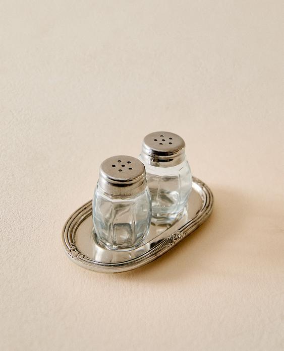 TEPSİLİ TUZLUK VE BİBERLİK TAKIMI