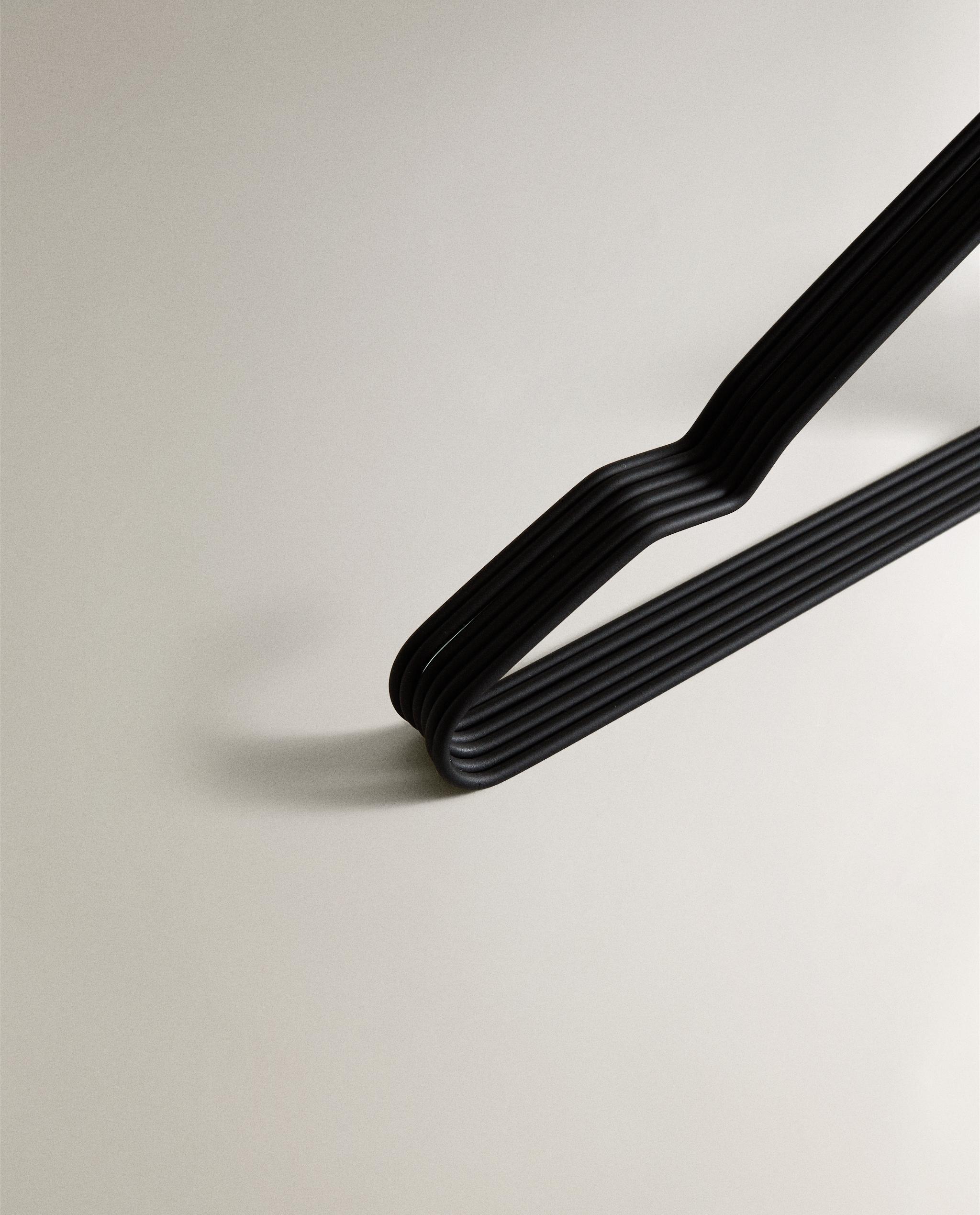 RUBBERISED HANGERS (PACK OF 6)