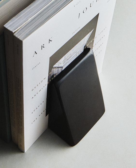 FERMALIBRI IN MARMO TRIANGOLARE FERMALIBRI IN MARMO TRIANGOLARE