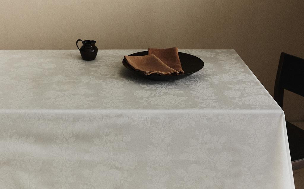 مفرش مائدة جاكار ببورد