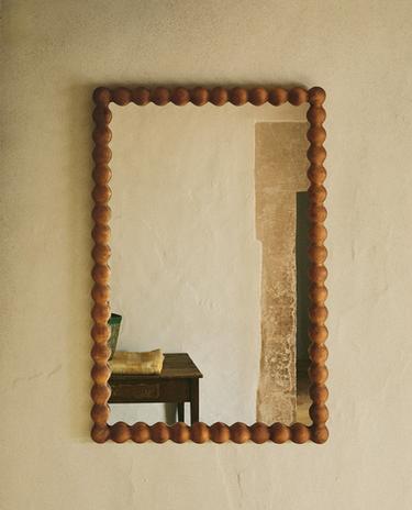 RECTANGULAR WALL MIRROR WITH WOODEN FRAME