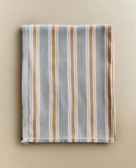 PLAIN MULTIPURPOSE THROW