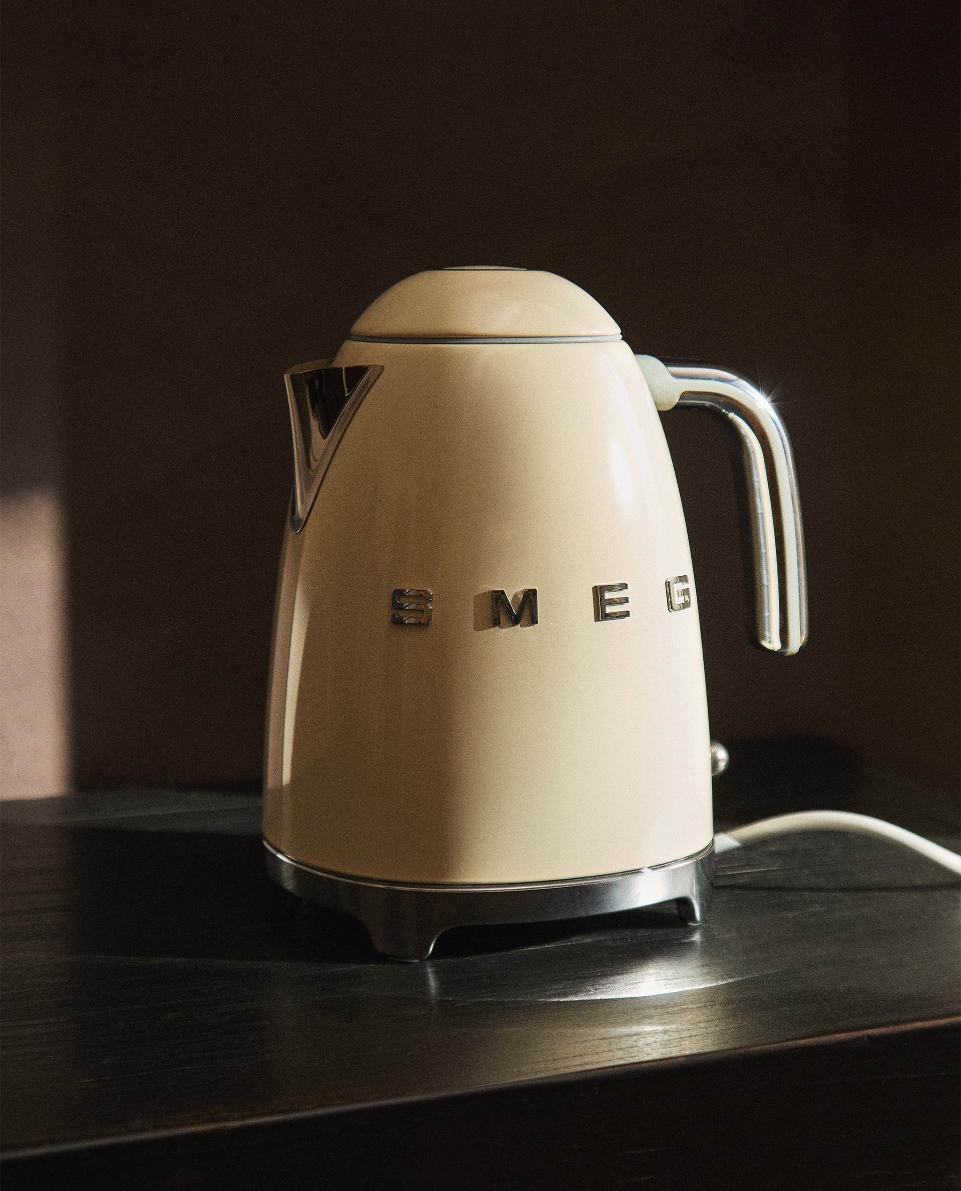 SMEG KETTLE