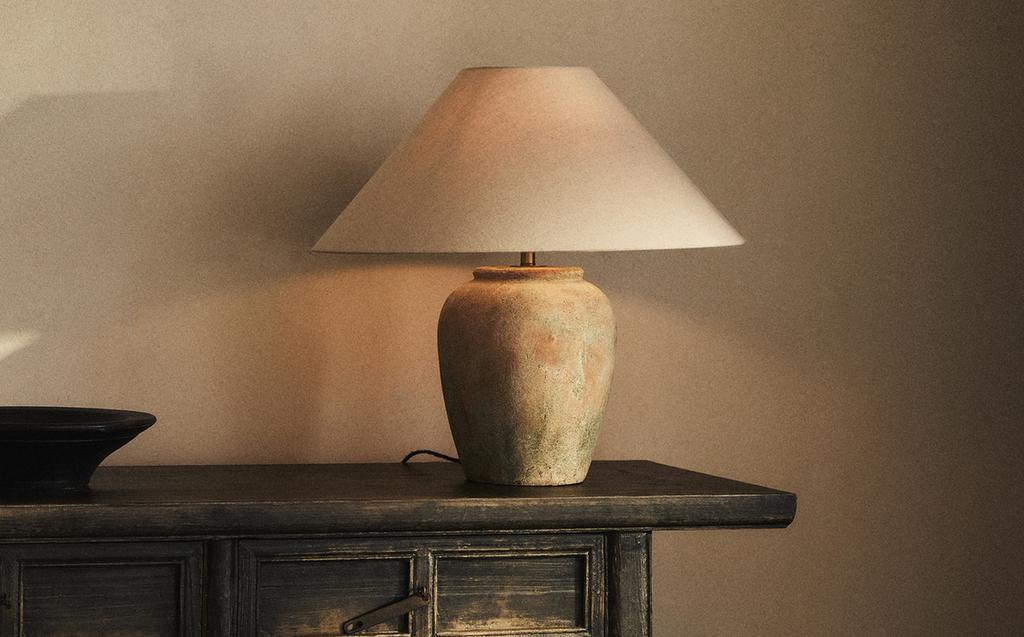 LAMP WITH CERAMIC BASE