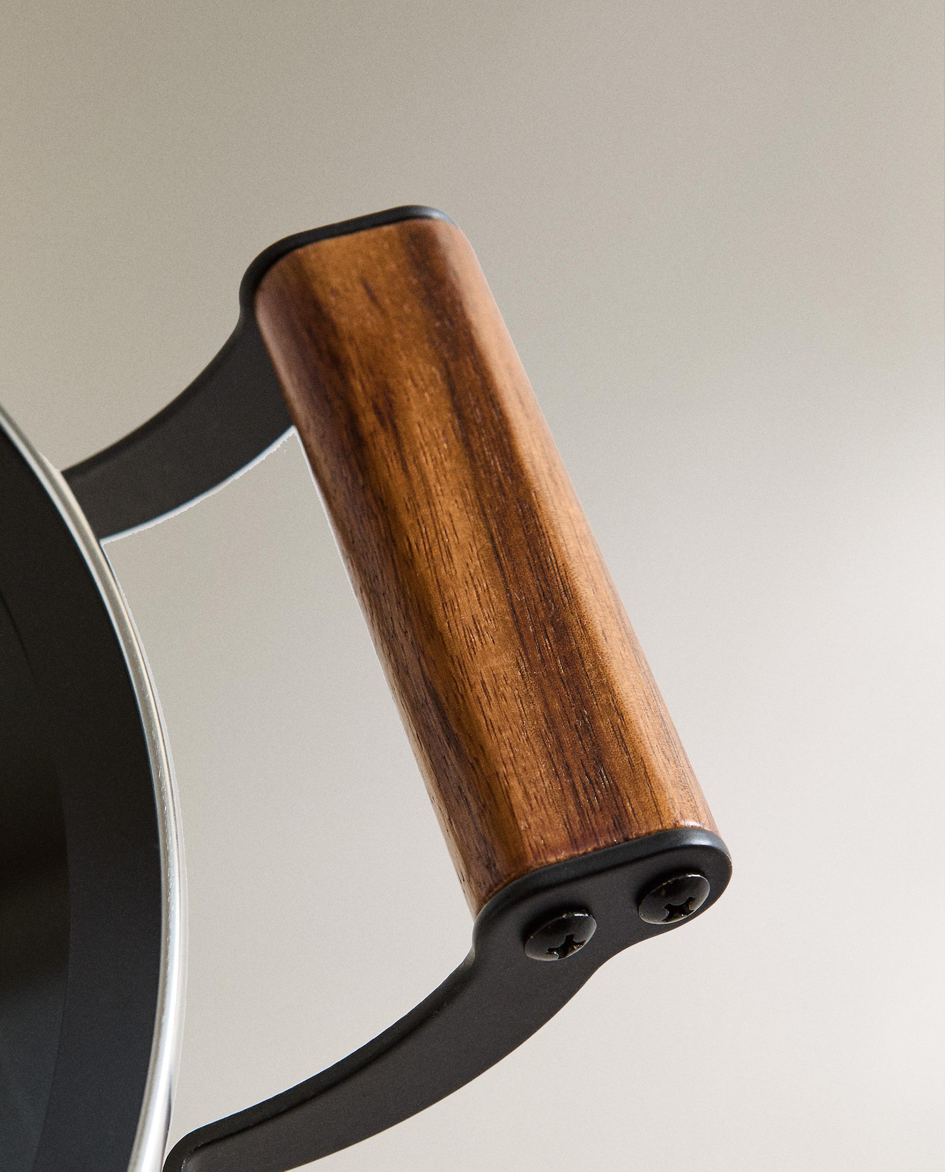 IRON POT WITH LID product thumbnail 4