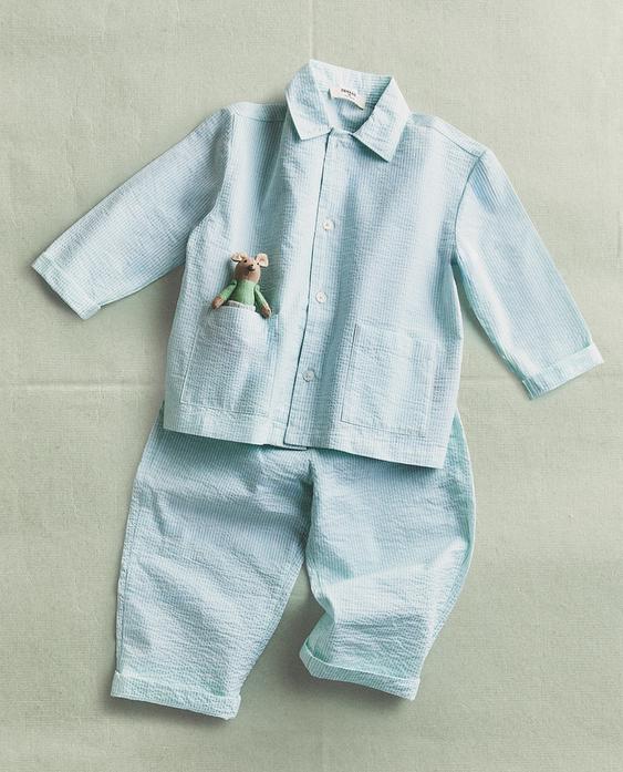 OTROŠKA PIŽAMA S ČRTAMI