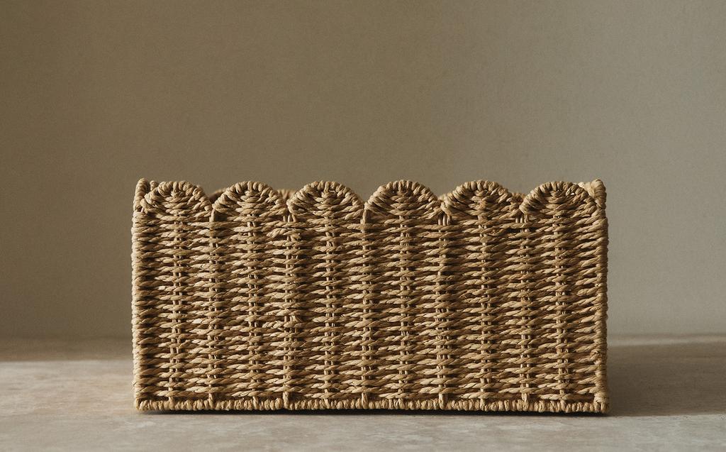 LARGE SCALLOPED BASKET