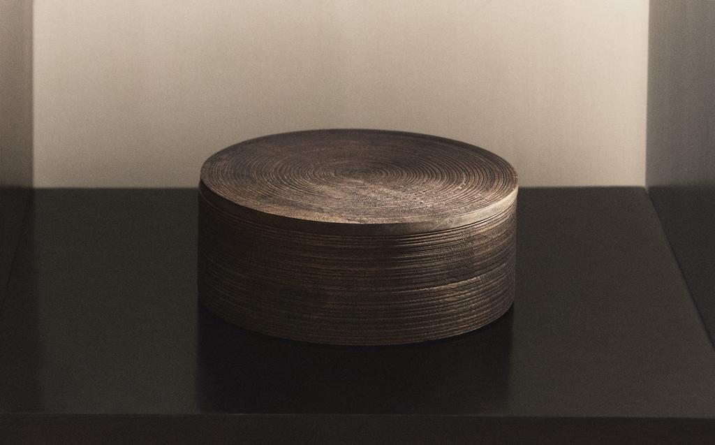 LARGE ROUND WOODEN BOX