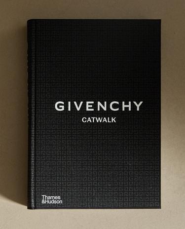 GIVENCHY CATWALK BOOK