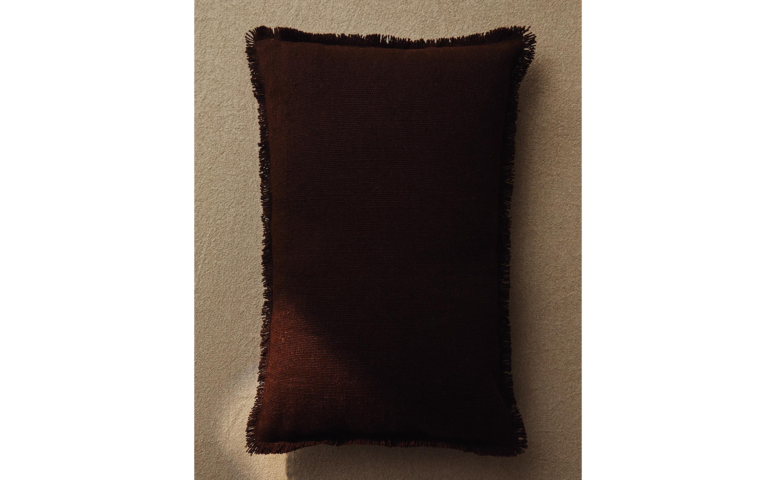 CUSHION 01