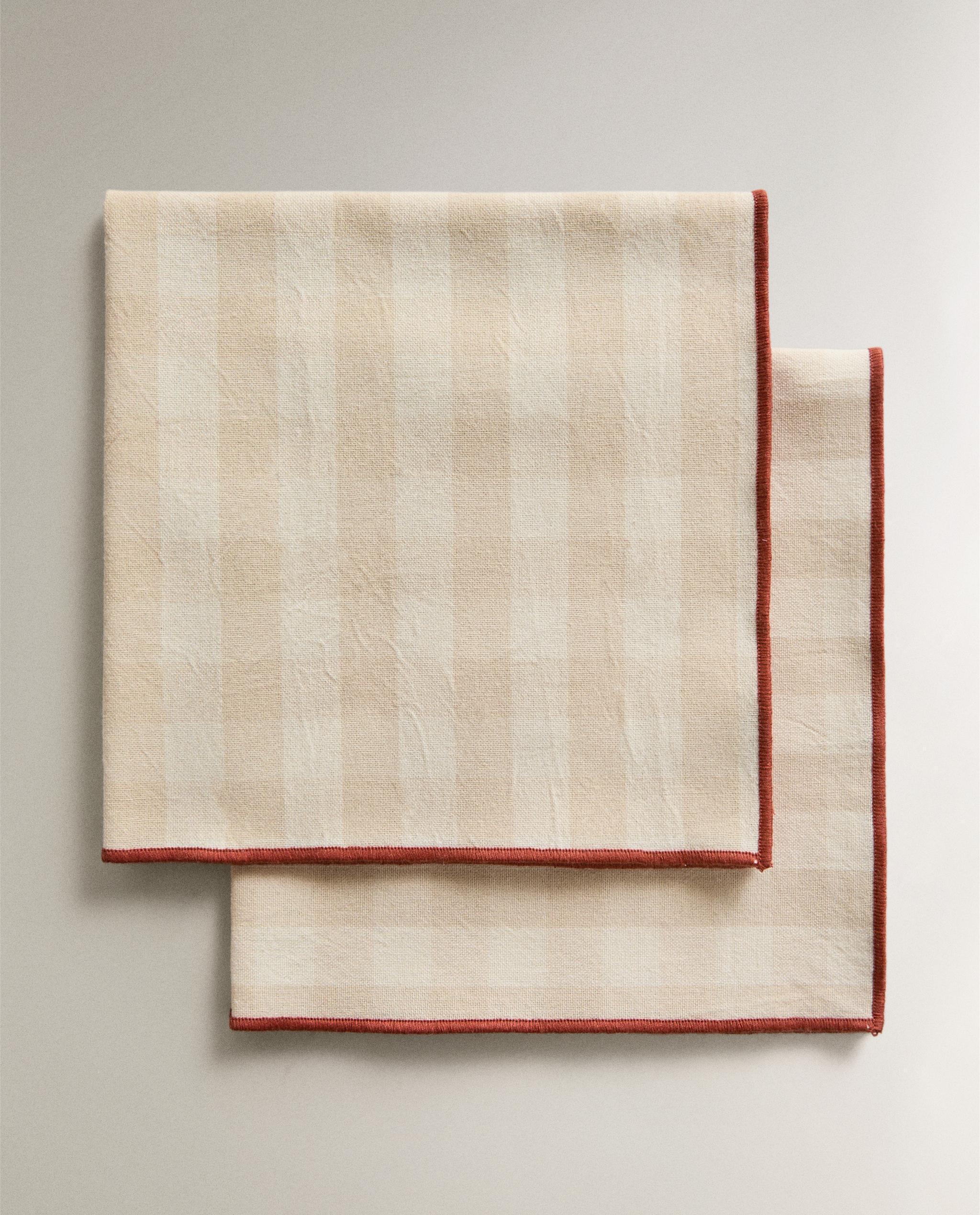 PACK OF CHECK NAPKINS WITH TOPSTITCHING (PACK OF 2) product thumbnail 2