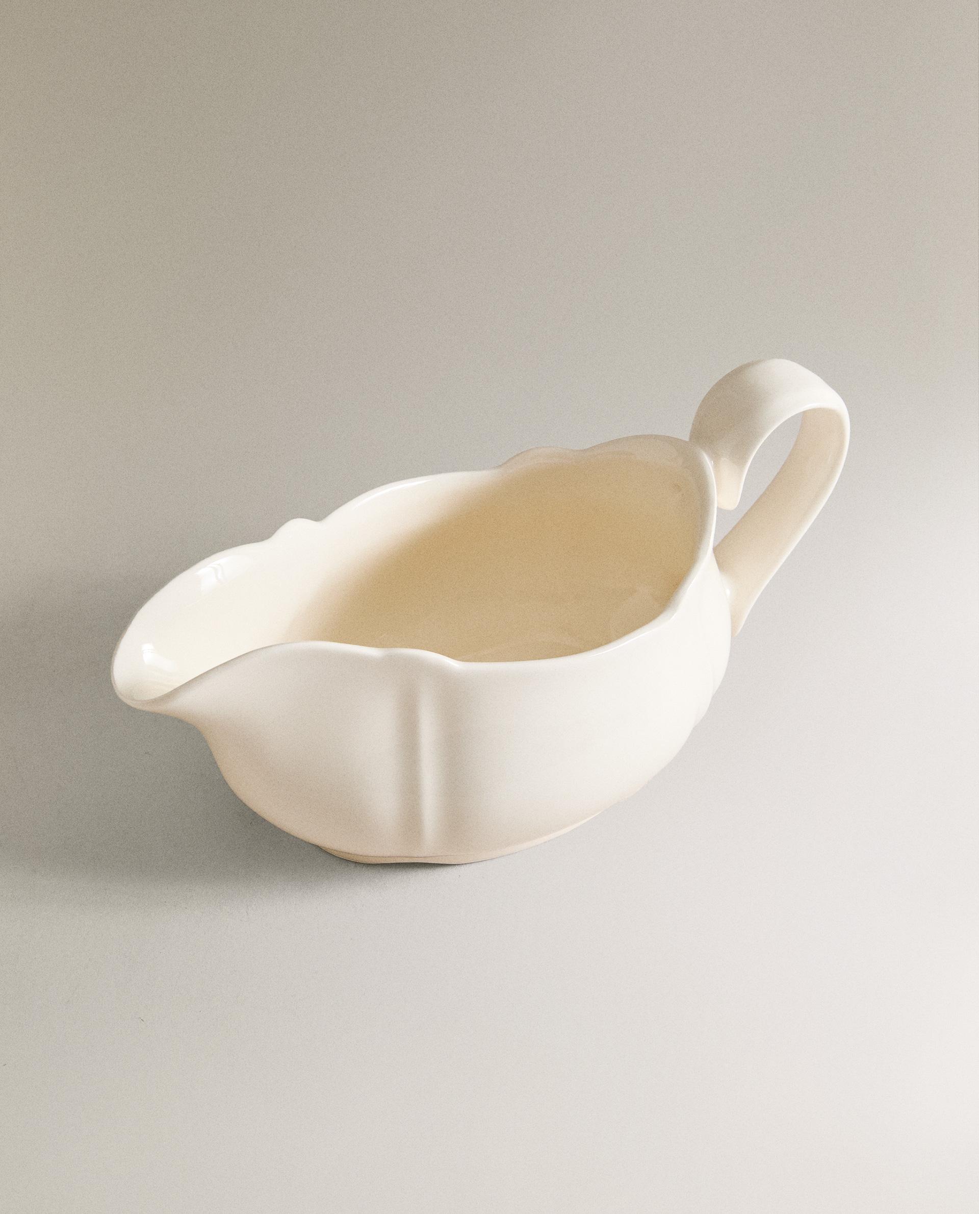 EARTHENWARE GRAVY BOAT WITH RAISED-EDGE DETAIL product thumbnail 8
