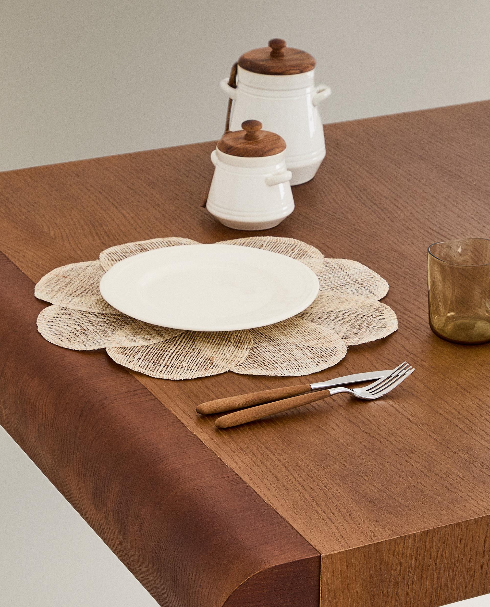 ☆新品未使用☆Zara  ザラホーム テーブルクロス、ランチョンマット ラミー フラワー ランチョンマット | Zara Home 日本/Japan