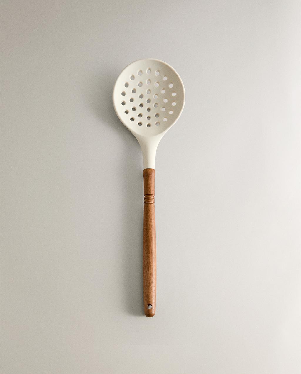 СИЛІКОНОВА ШУМІВКА З ДЕРЕВ’ЯНОЮ РУЧКОЮ СИЛІКОНОВА ШУМІВКА З ДЕРЕВ’ЯНОЮ РУЧКОЮ