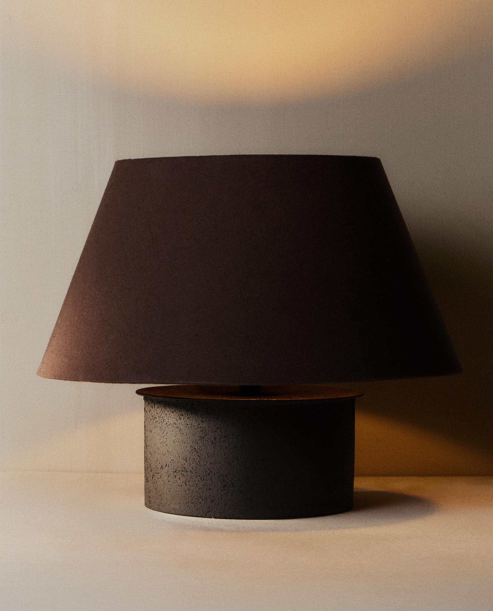 METAL AND COTTON TABLE LAMP METAL AND COTTON TABLE LAMP