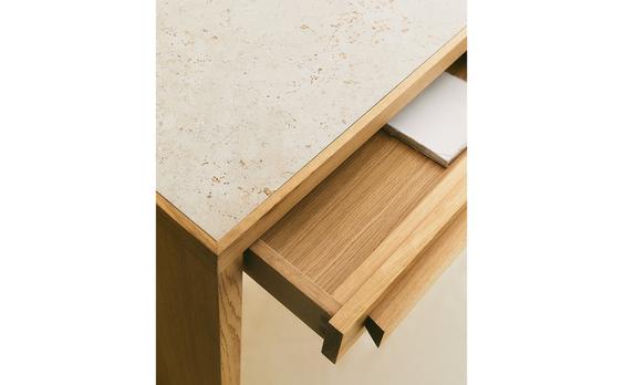 DESK 02