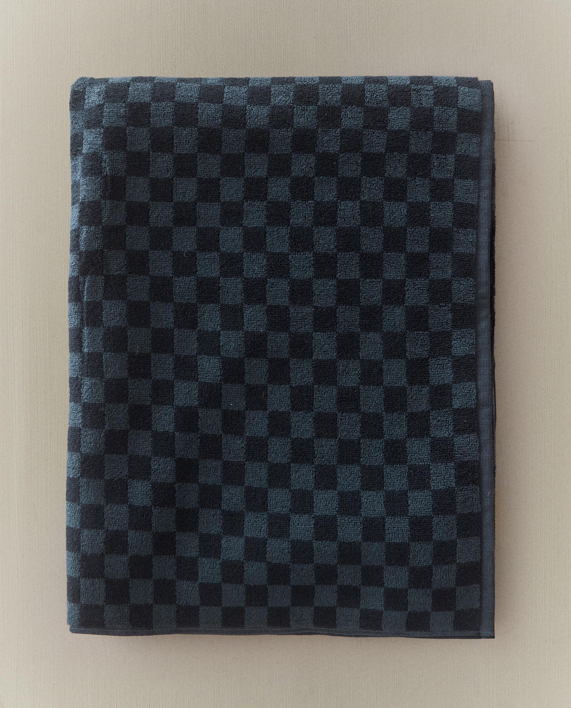 BADEHANDTUCH MIT SCHACHBRETTMUSTER BADEHANDTUCH MIT SCHACHBRETTMUSTER