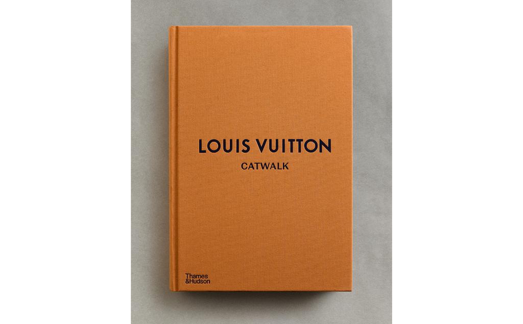 LOUIS VUITTON CATWALK BOOK (ENGLISH) LOUIS VUITTON CATWALK BOOK (ENGLISH)