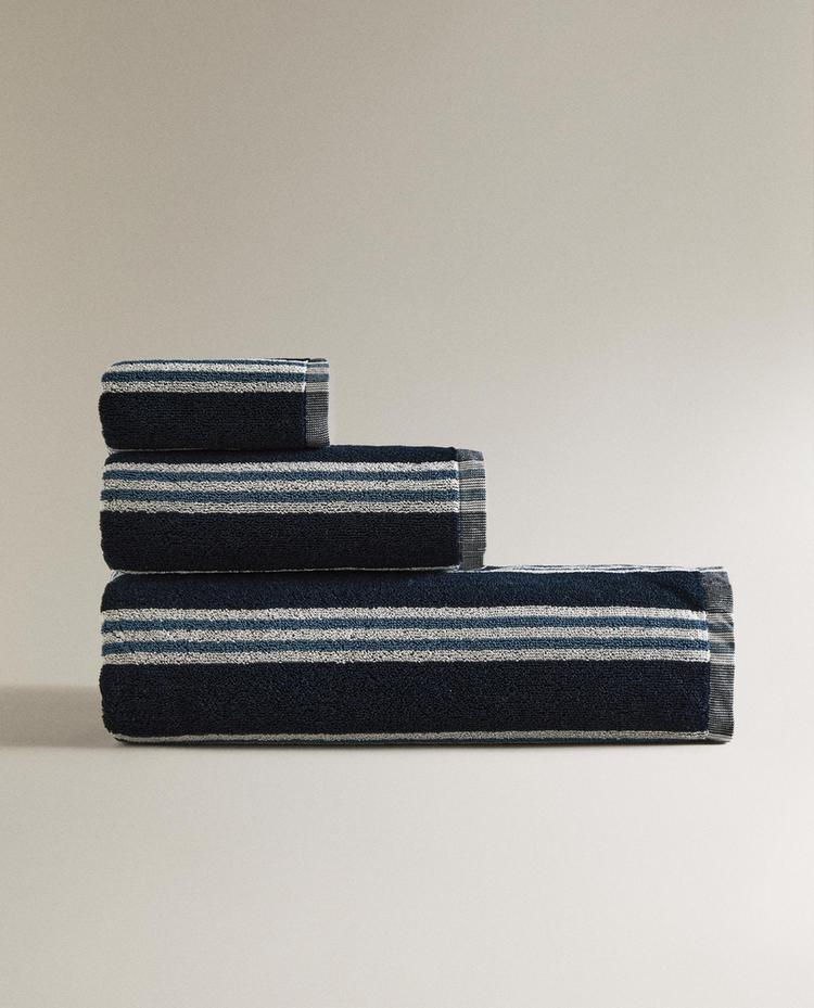 BATH TOWEL WITH IRREGULAR STRIPES
