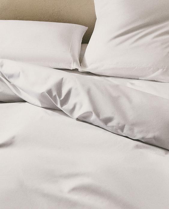 Kenarları dalgalı, %100 pamuk percale kumaştan yapılmış nevresim (800 iplikli)