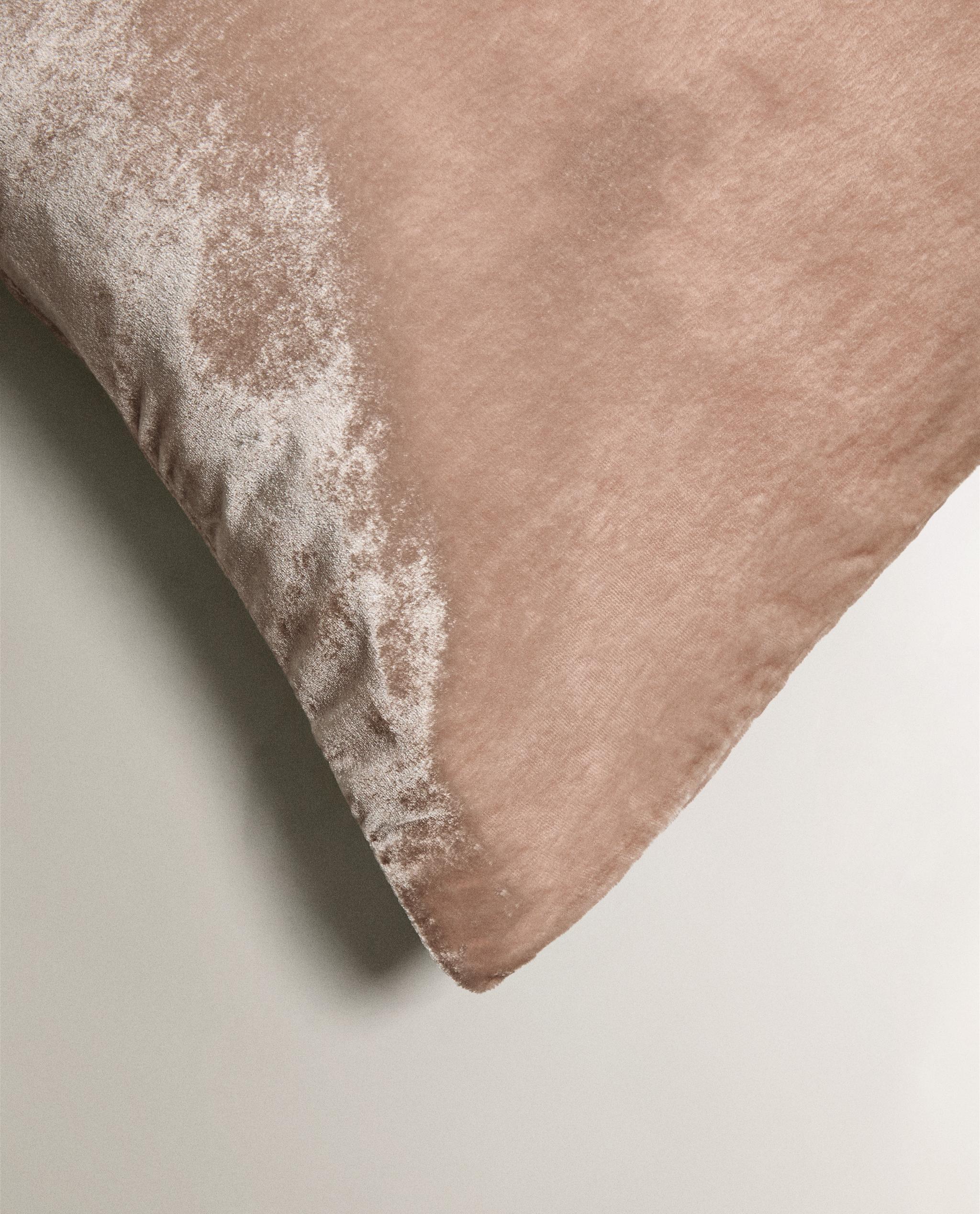 VELVET CUSHION COVER product thumbnail 4