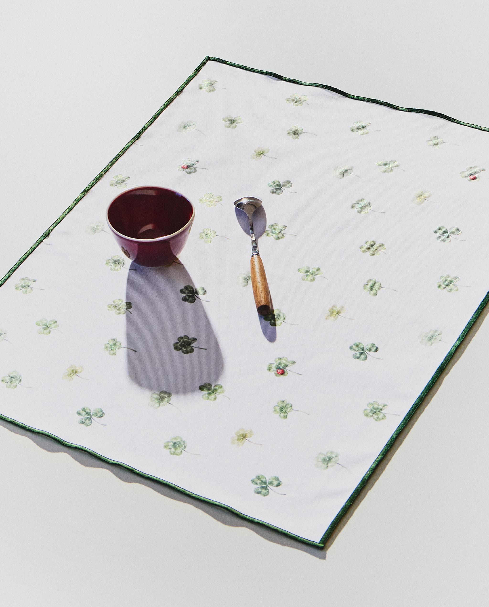 RESIN-COATED CLOVER PLACEMAT product thumbnail 10