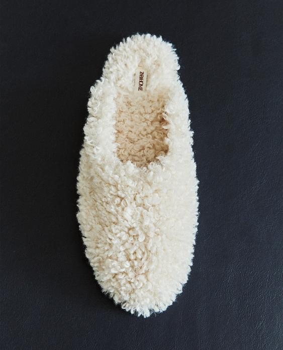 SANDAL TANPA TUMIT EFEK BULU HEWAN IMITASI