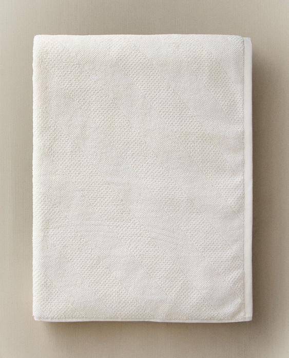 DIAGONAL TEXTURE BATH TOWEL