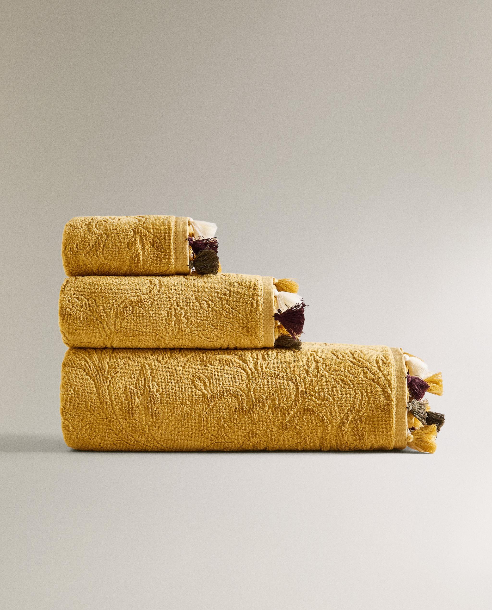 JACQUARD POMPOM BATH TOWEL Zara Home Monaco - Main Image