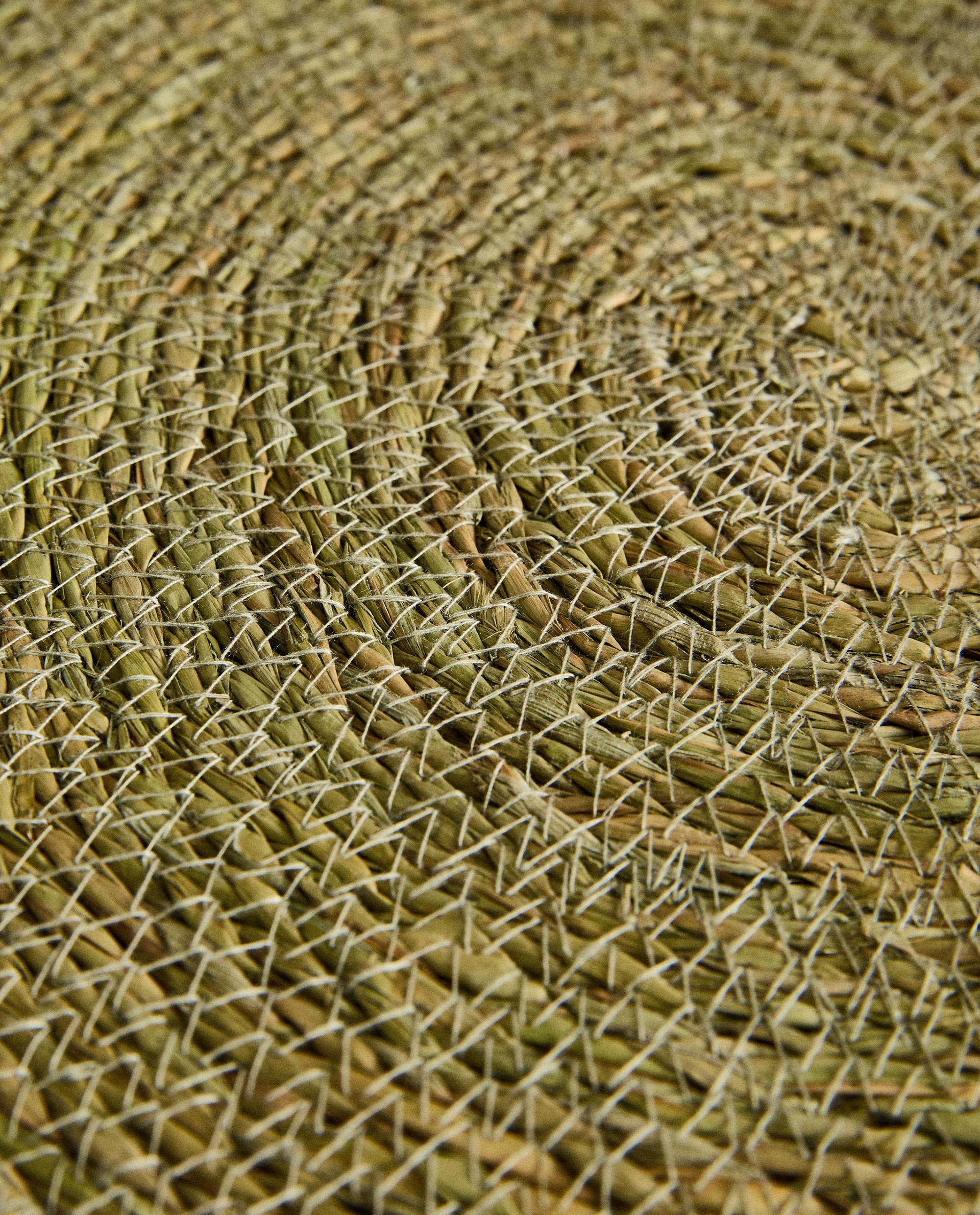 FLOWER RATTAN PLACEMAT product thumbnail 2