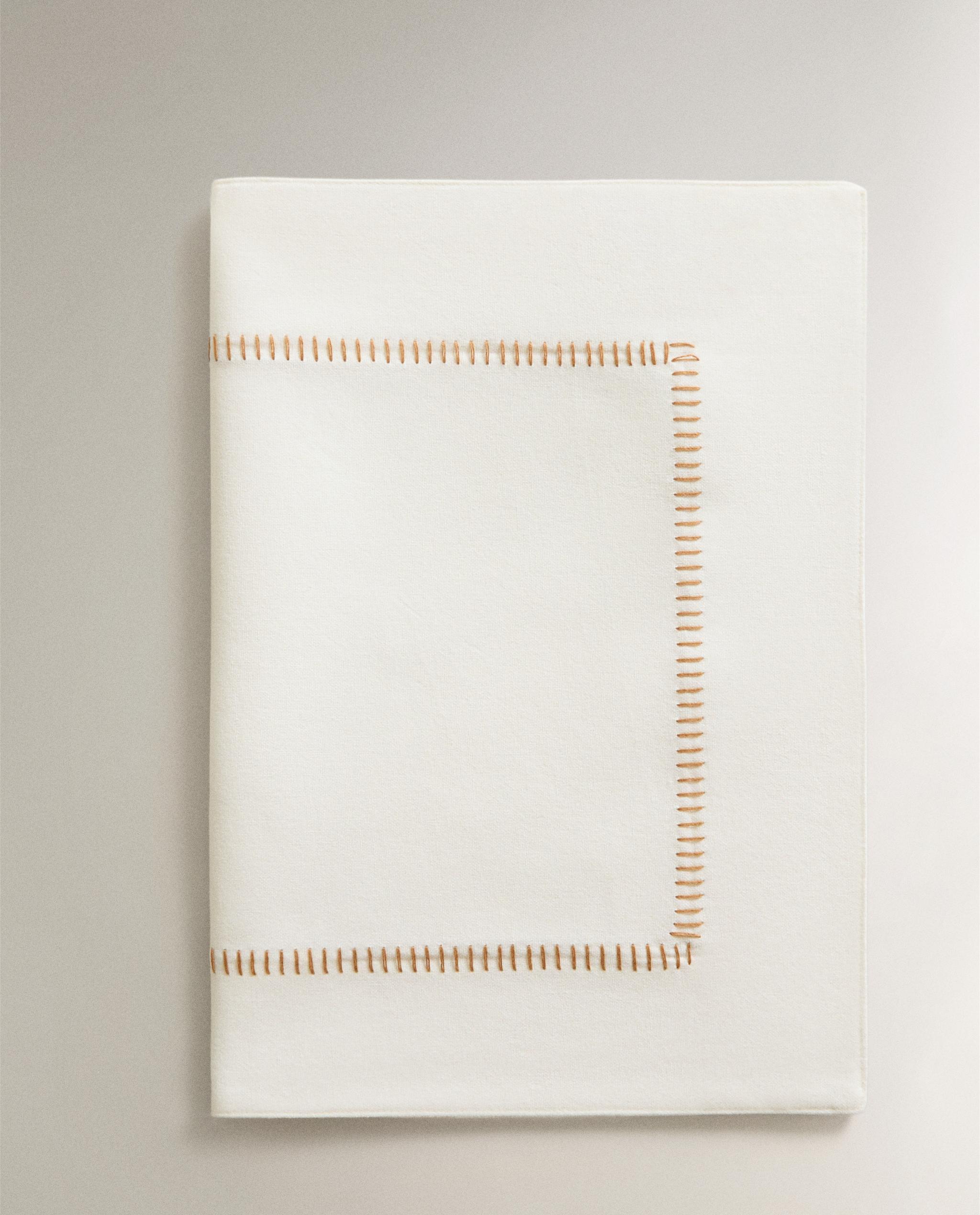 PLACEMAT WITH CONTRAST TOPSTITCHING product thumbnail 6