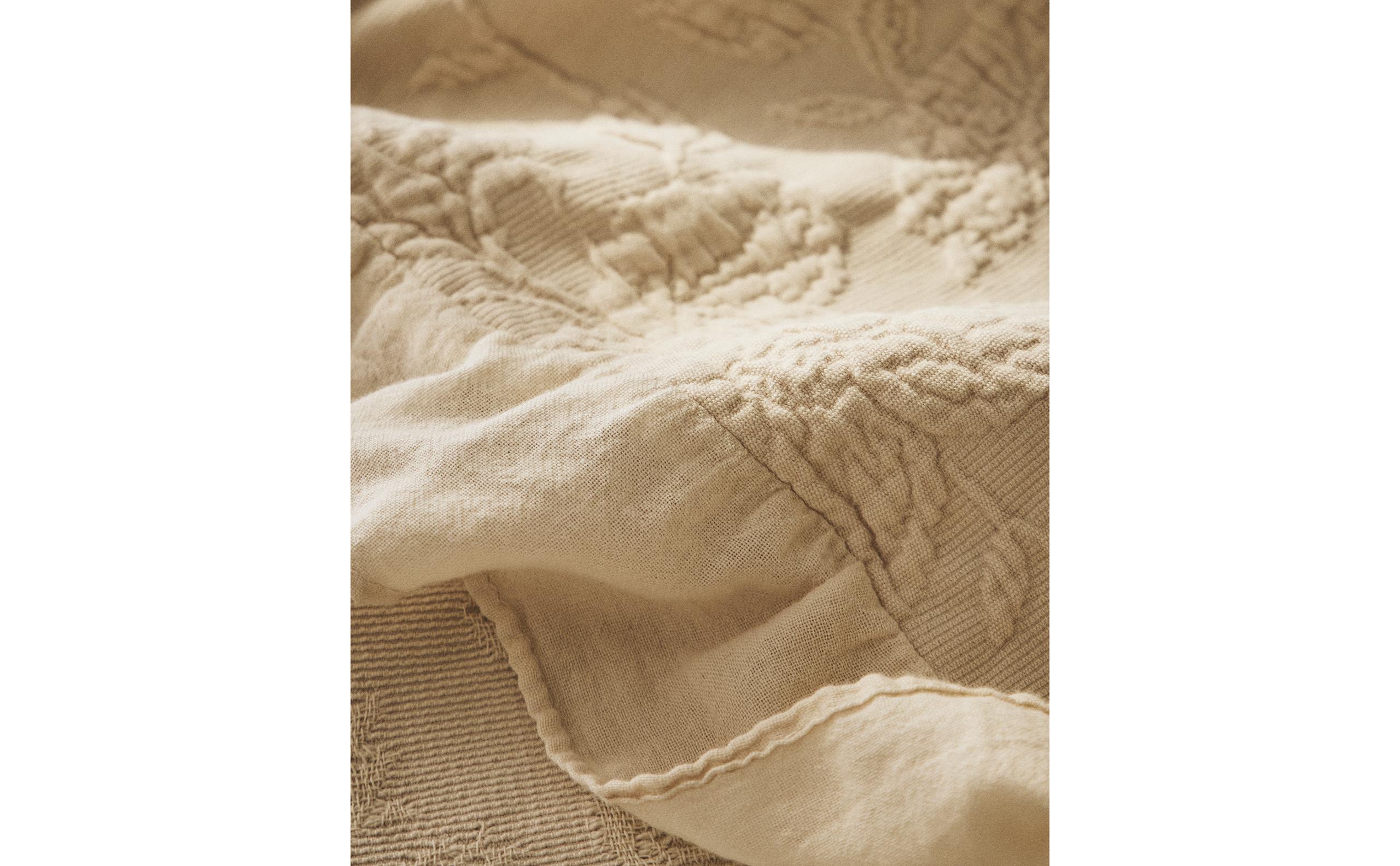 ジャカードのフリル付きベッドカバー | Zara Home 日本/Japan