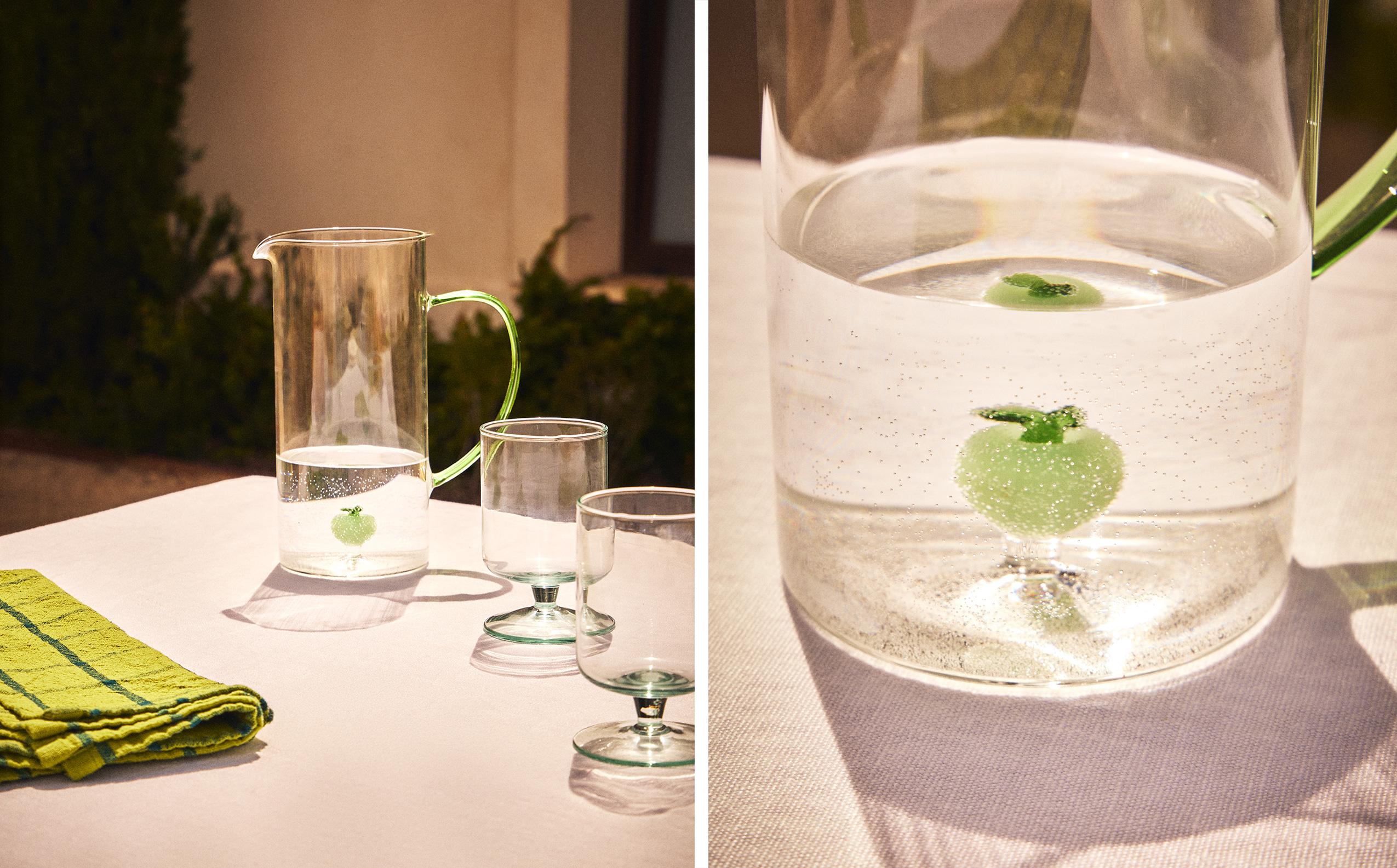 GLASS JUG WITH APPLE HANDLE