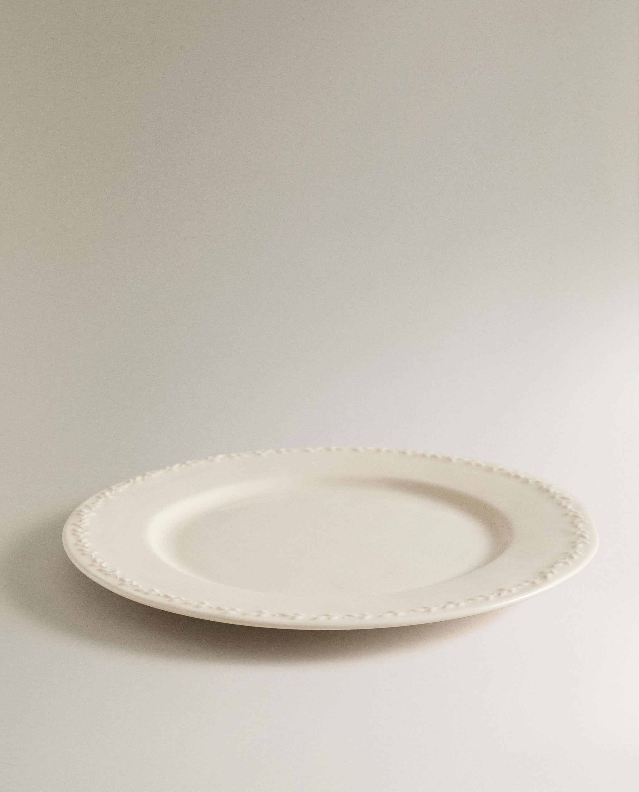 EARTHENWARE DINNER PLATE WITH RAISED-DESIGN EDGE product thumbnail 6
