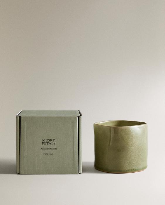 (430 G) MUSKY PETALS SCENTED CANDLE