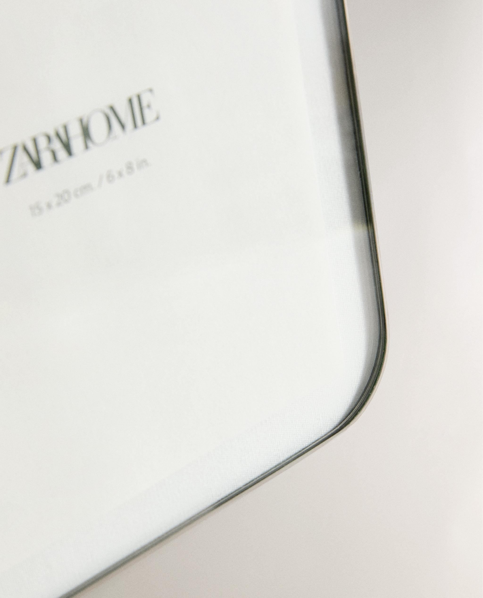 METAL PICTURE FRAME WITH ROUNDED ANGLES | Zara Home United
