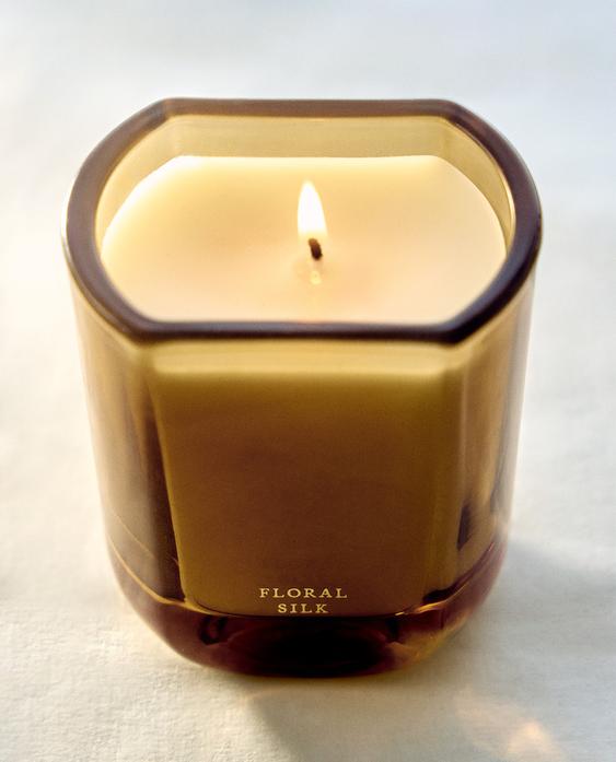 (220 G) FLORAL SILK SCENTED CANDLE (220 G) FLORAL SILK SCENTED CANDLE
