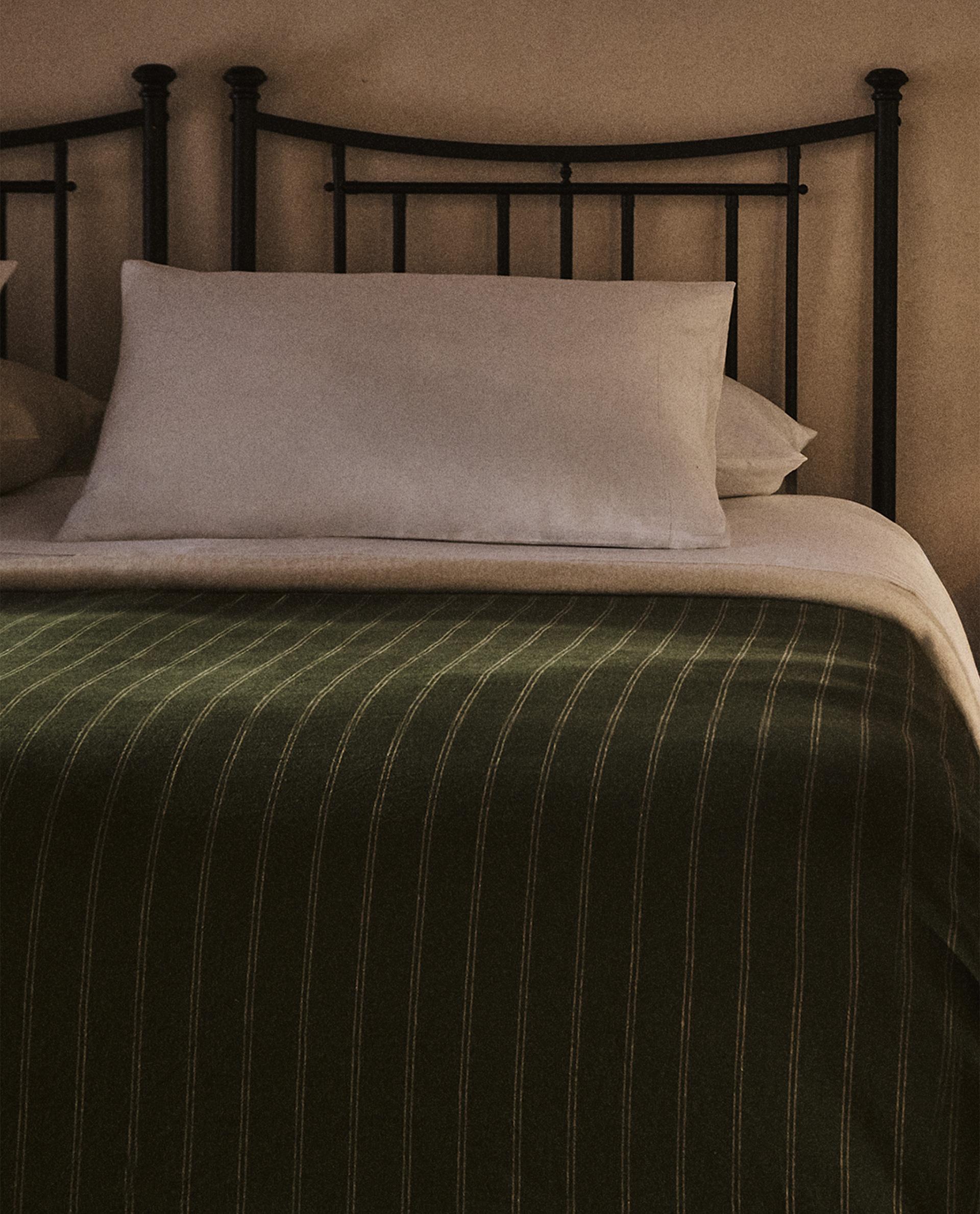 クリスマス ストライプ コットンリネン ピローケース | Zara Home 日本