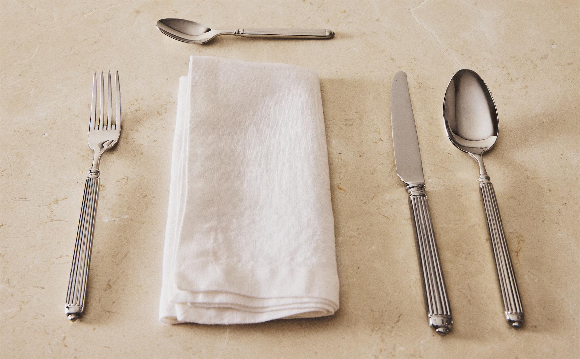 4-PIECE GROOVED STEEL CUTLERY SET 4-PIECE GROOVED STEEL CUTLERY SET