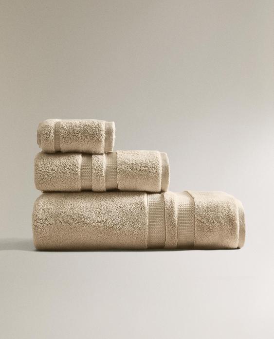 EXTRA WEICHES HANDTUCH MIT DOPPELTER BORTE EXTRA WEICHES HANDTUCH MIT DOPPELTER BORTE