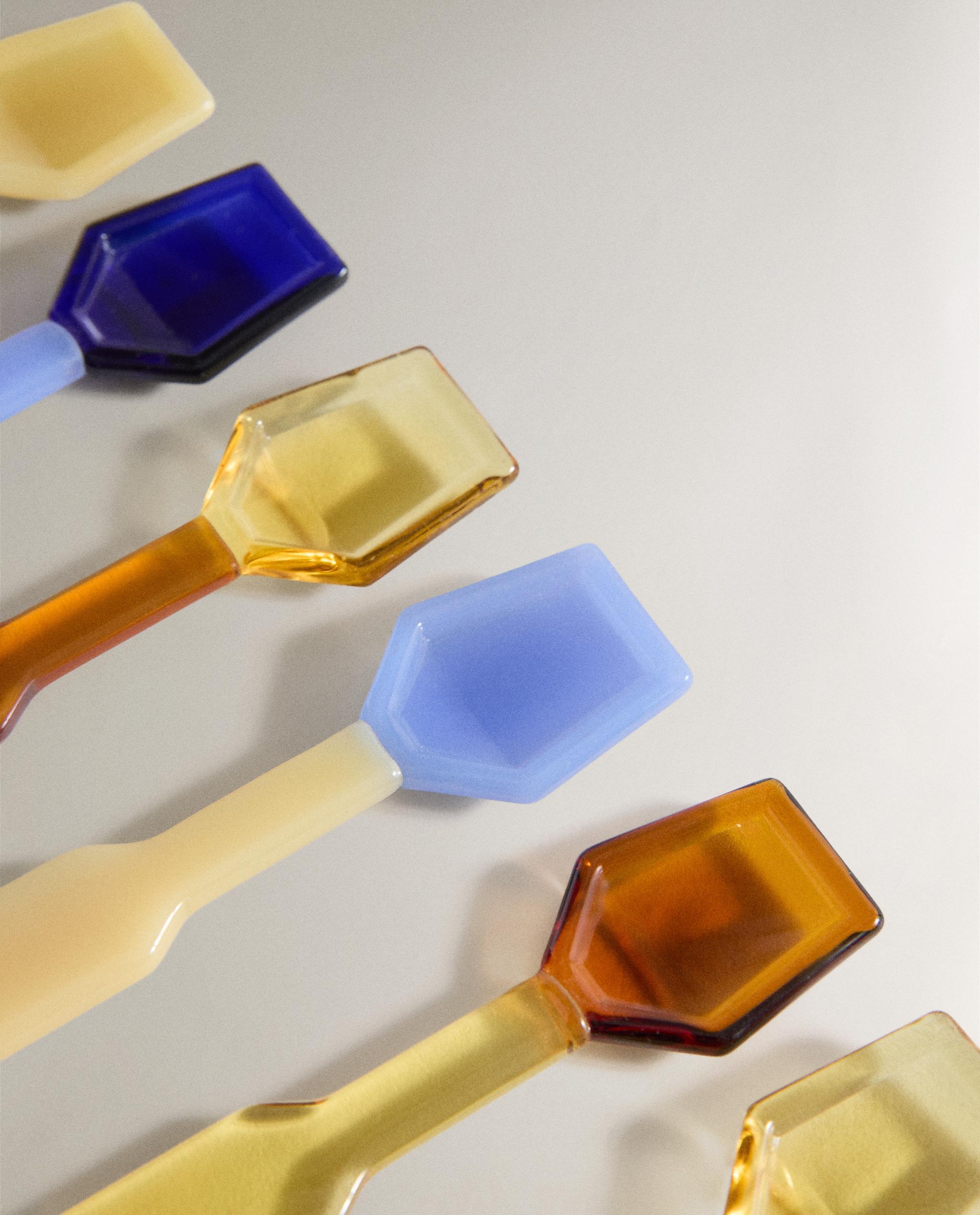 PACK OF COLOURED BOROSILICATE ICE CREAM DESSERT SPOONS (PACK OF 6) product thumbnail 7