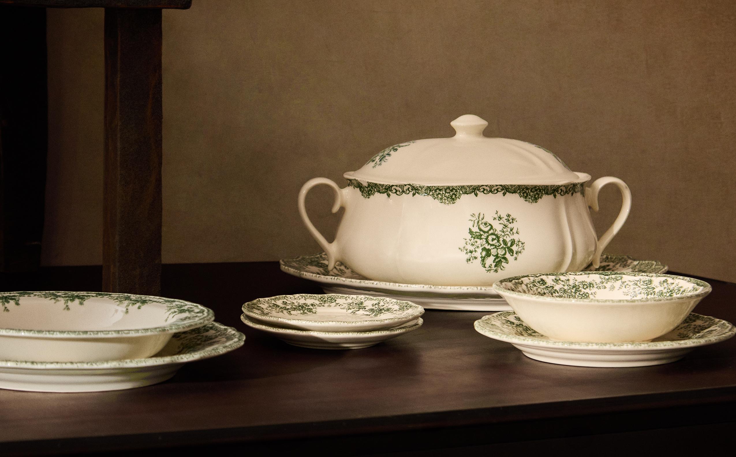 GREEN FLORAL EARTHENWARE TABLEWARE